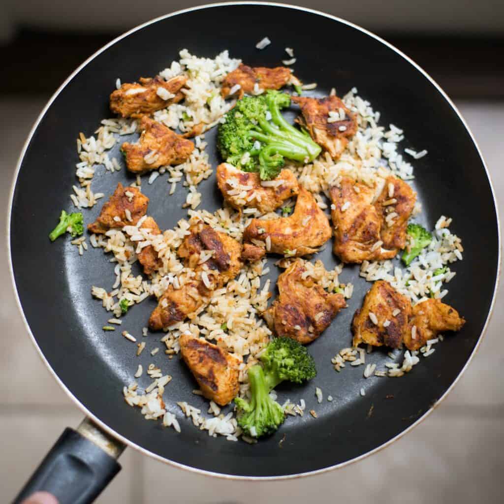 Cleaning burnt food in an anodized cookware