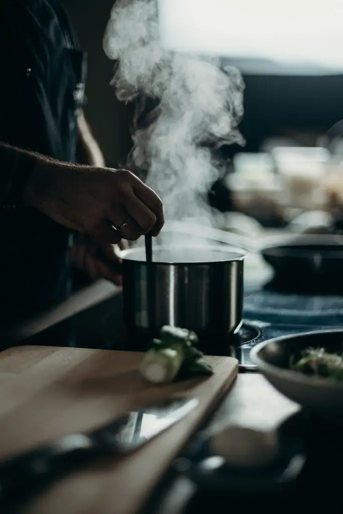 Boiling pan with smoke