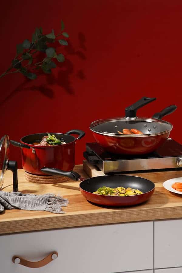 Best cookware brands in red