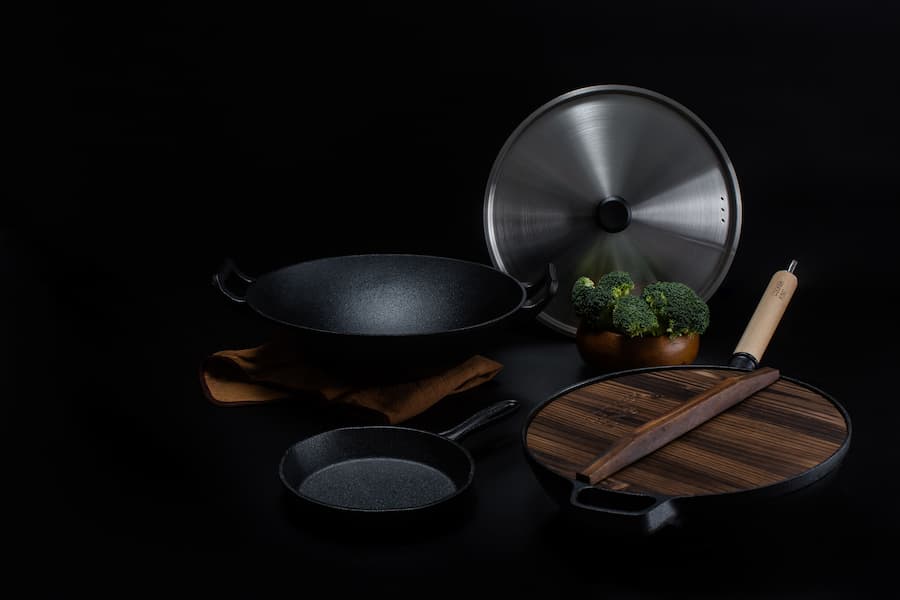 Nonstick cookware sets in black