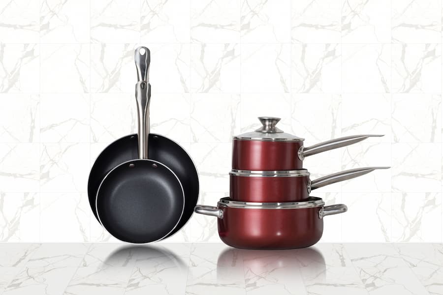 Budget cookware set in red and black